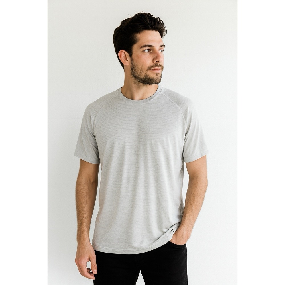 lululemon athletica Men's Light Gray Short Sleeve Tee